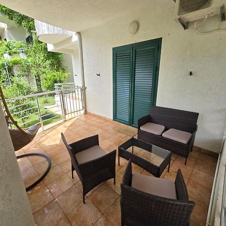 Roman Garden Apartment Рісан Екстер'єр фото