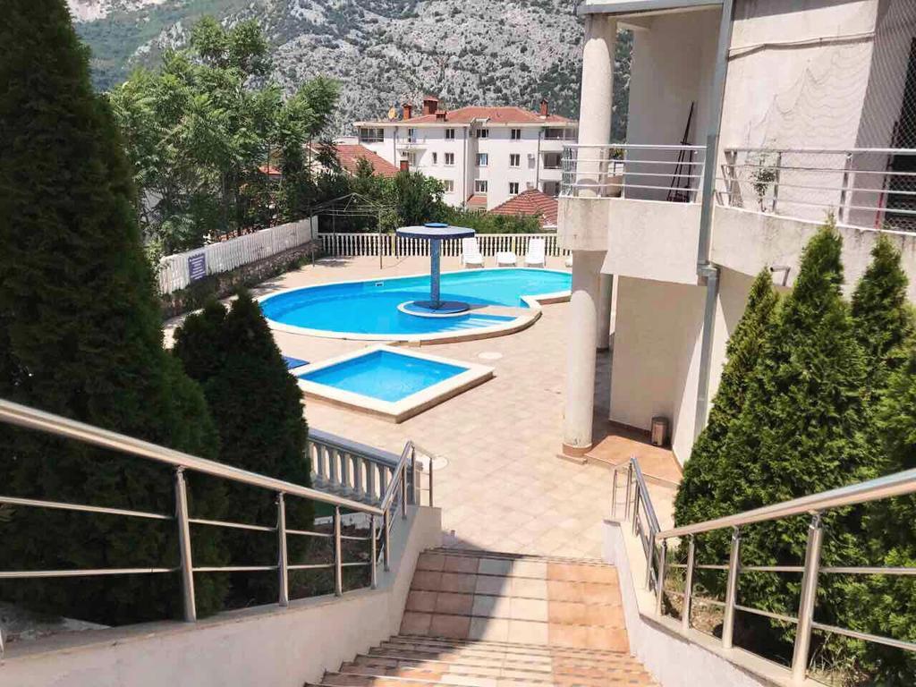 Roman Garden Apartment Рісан Екстер'єр фото